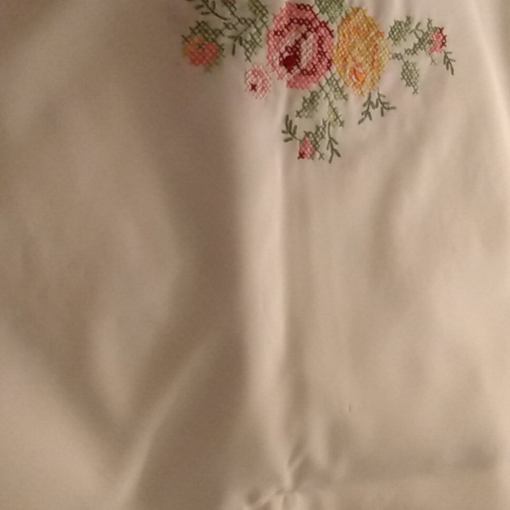 Beautiful embroidered handmade table cloth ne